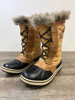 Sorel NL2332-373 Waterproof Winter Boots Faux Fur Trim Lace-Up Size 7.5